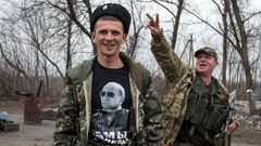 Proruský separatista v tričku s Vladimirem Putinem.