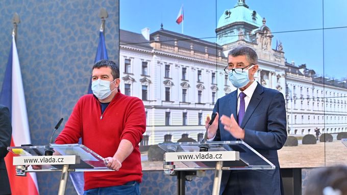Jan Hamáček chce sněmovní vyšetřovací komisi, až druhá vlna covidu-19 odezní. Andrej Babiš ne.