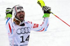 Grange je podruhé šampionem slalomu, Hirscher nedokončil
