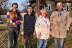 Většina ukrajinských uprchlíků v Česku má práci a platí si bydlení, ukázal průzkum