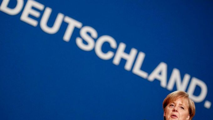 Kancléřce Merkelové přibyly po hamburských volbách starosti