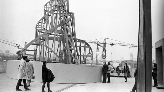 Vladimir Tatlin navrhl Věž třetí internacionály, která měla měřit přes 400 metrů a byla tak avantgardní, že nikdy nevznikla. Na snímku z roku 1971 je její model.