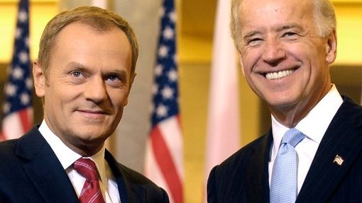 Donald Tusk a Joe Biden (vpravo)
