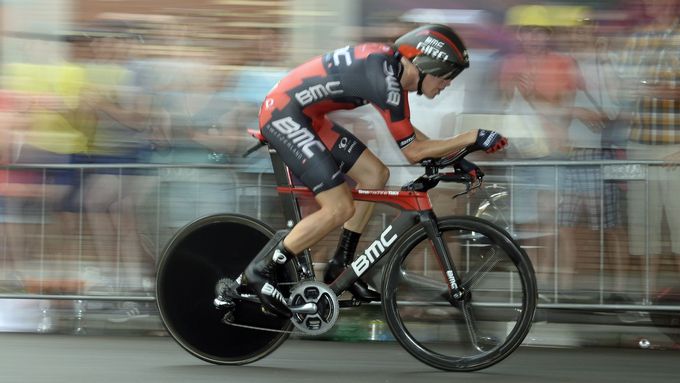 Australan Rohan Dennis vyhrál první etapu Tour de France s náskokem pěti vteřin.