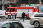 Při požáru v bytovém domě v Praze bylo zraněno 15 lidí