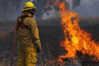 Kvůli požáru v Kalifornii byly evakuovány stovky domácností