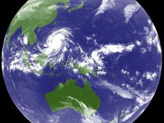 Haiyan na záběrech, které pořídili japonští meteorologové.