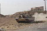 Hlavní údernou sílu irácké armády při postupu na Mosul tvoří tanky M1A1M Abrams. V roce 2014 jich Irák vlastnil 140, ale odhaduje se, že přibližně třetinu z nich již ztratil v boji s Islámským státem.