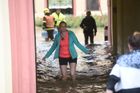 Českem se přehnaly bouřky a přívalové deště, povodně zaplavily domy i nemocnici