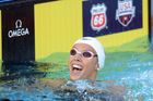 Američanka Bakerová překonala na domácím šampionátu světový rekord na 100 metrů znak