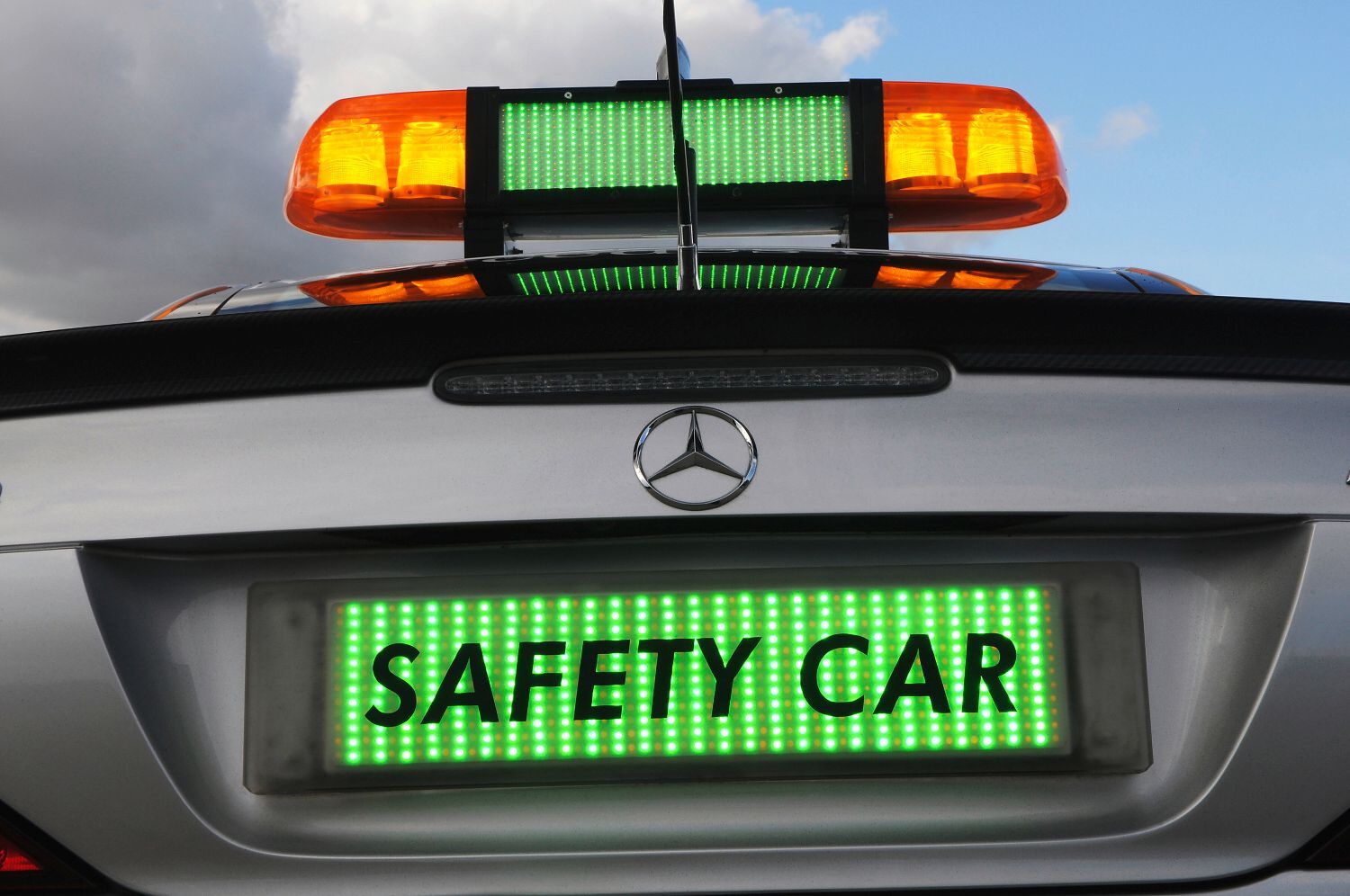 Safety car: 2009 F1 - Mercedes-Benz SL 63 AMG