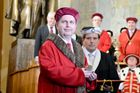 Rektor Tomáš Zima povede Univerzitu Karlovu další čtyři roky. Chce vyšší rozpočet pro vysoké školy