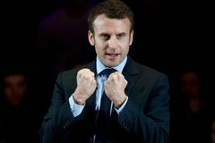 "Černému koni" francouzských prezidentských voleb dochází dech. Macron musí znovu rozjet kampaň