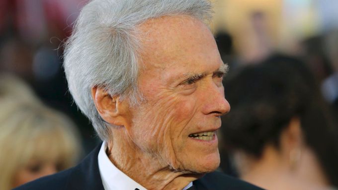Clint Eastwood na cenách Oscar v roce 2015.