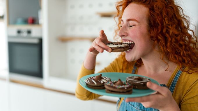 Hallův výzkum otřásl představou, že zdraví ovlivňuje jen složení jídelníčku. Vědec tak dokázal, že rozhoduje i to, jak moc je jídlo průmyslově upravené.