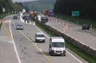 Na D1 se srazily tři kamiony, směr na Brno stojí