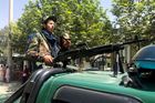 Jednotky Tálibánu hlídkují v Kábulu.