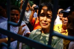 Nová éra v Barmě. Su Ťij drtivě vyhrála volby