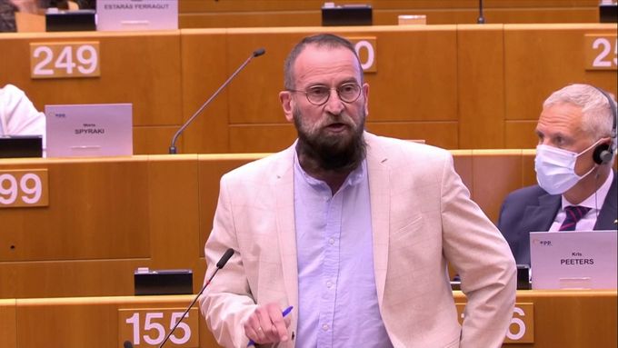 Europoslanec Jozsef Szájer porušil lockdown na ilegální gay party
