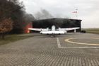 Hořel muzejní hangár na letišti Točná. Mé srdce krvácí, napsal miliardář Lukačovič