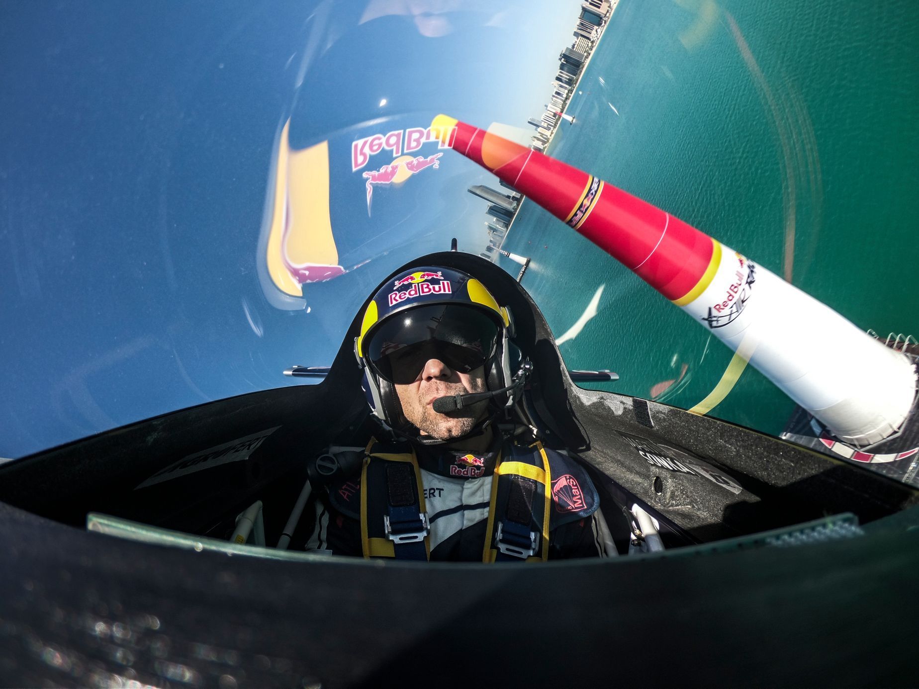 Martin Šonka v závodě Red Bull Air Race v Abú Zábí 2019