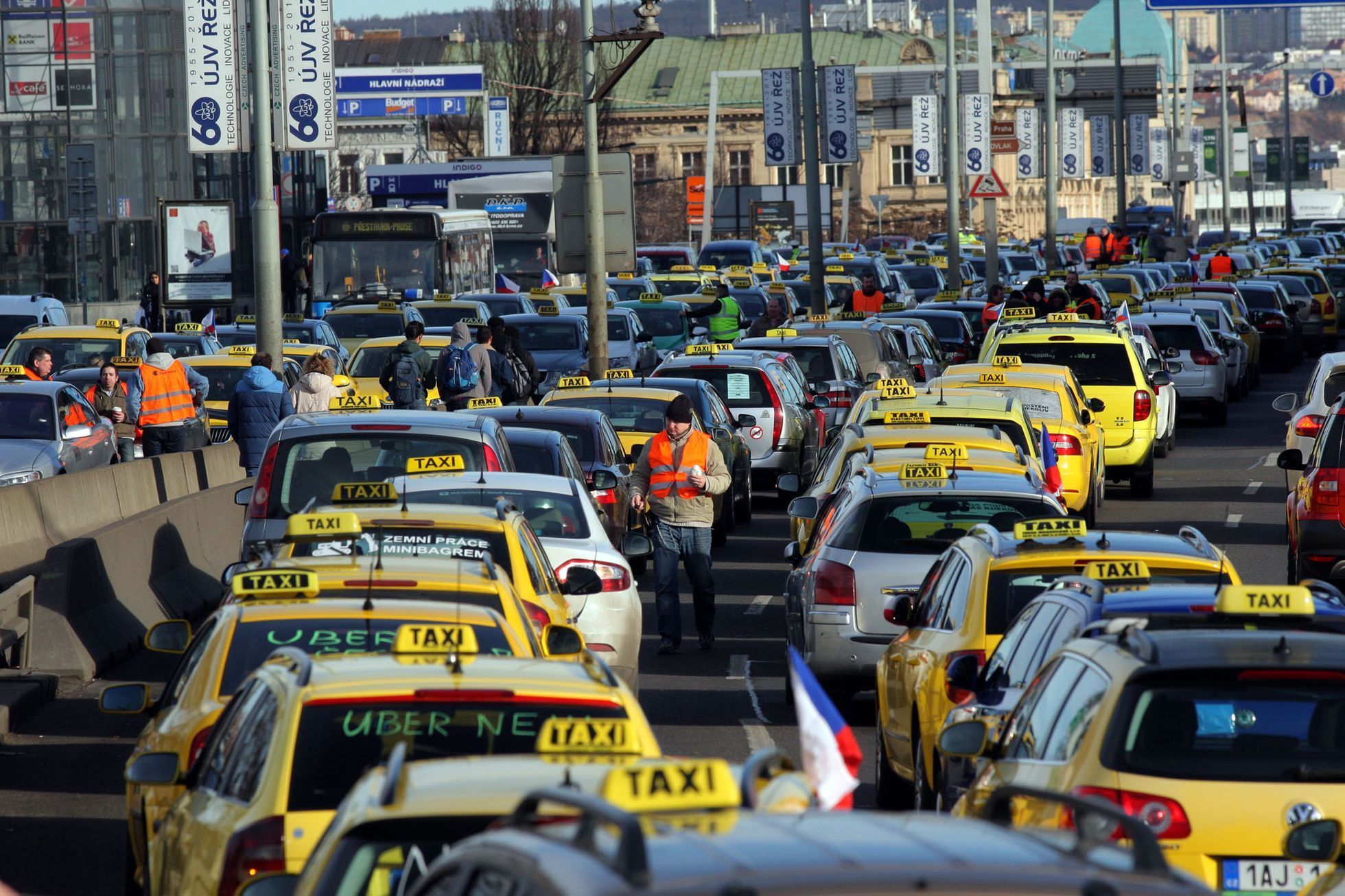 Taxikáři blokují centrum Prahy