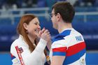 Česko - USA, curling na ZOH 2022 v Pekingu: Zuzana a Tomáš Paulovi slaví výhru.