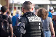 Skandál v Německu. Od policie unikají citlivá data o ženách, extremisté jim vyhrožují