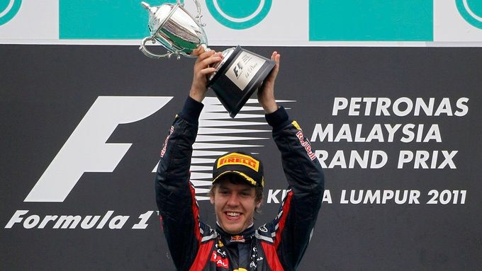 Šampaňské opět stříkalo na Vettelovu hlavu. Mladý Němec vyhrál v Malajsii