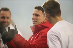 Slavia je podezřelá z narušení regulérnosti. Ředitel Bílek si volal s Rogozem