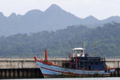 Na lodích u Malajsie jsou uvězněny stovky uprchlíků