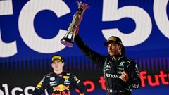 Max Verstappen a Lewis Hamilton v Mercedesu po VC Saúdské Arábie F1 2021