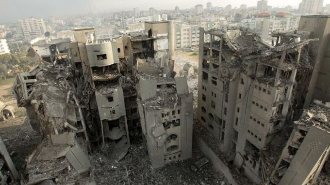 Vybombardované domy v Gaze.