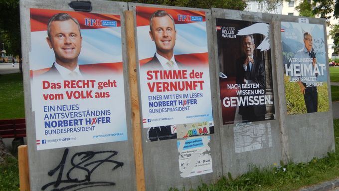 Rakousko má za sebou nejdramatičtější volby své moderní historie. Kandidát krajně pravicové FPÖ velmi těsně prohrál s bývalým šéfem zelených.