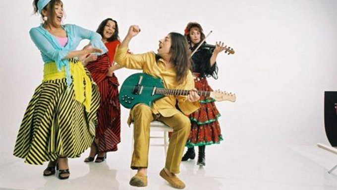 Dnes na festivalu vystoupí mimo jiné Harri Stojka & Gypsy Soul, čeští Jablkoň či ruská Ethnica. Sledujte speciál Aktuálně o letních festivalech!