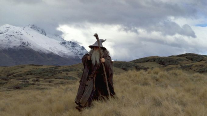 Na snímku z prvního dílu filmové trilogie Pán prstenů je Ian McKellen jako Gandalf.