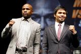 Konečně se setkali tváří v tvář! Floyd Mayweather a Manny Pacquiao absolvovali ve středu první vzájemnou tiskovou konferenci.