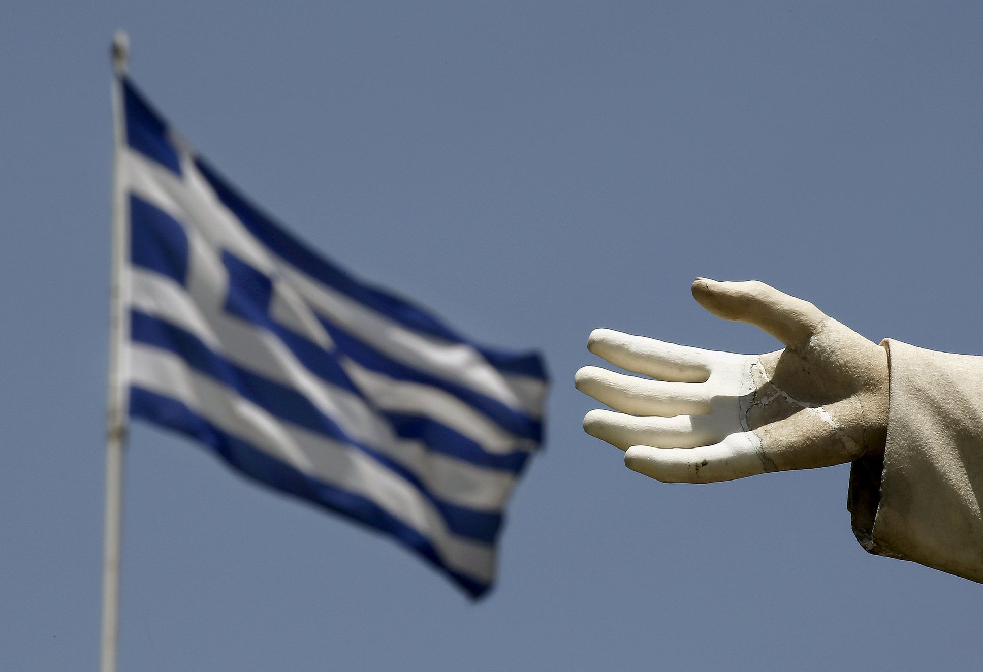 Řecká vlajka v Aténách.
