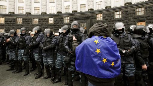 Protivládní demonstrace v Kyjevě. (25. listopadu 2013)