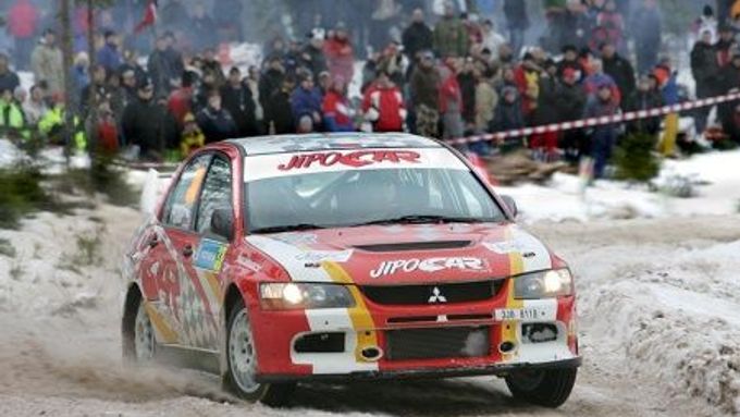 Michal Prokop a jeho mitsubishi během Švédské rallye