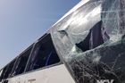 Autobus s turisty u pyramid v egyptské Gíze zasáhla exploze, 12 lidí bylo zraněno