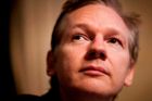 Z šéfa WikiLeaks je oficiálně psanec, hledá ho Interpol