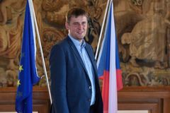 Zimola by měl odejít z vedení ČSSD, strana musí být jednotná, říká ministr Petříček