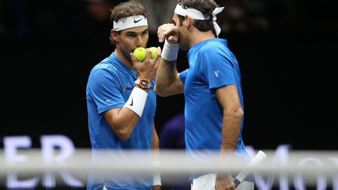 Federer s Nadalem bok po boku v Praze při Laver Cupu.