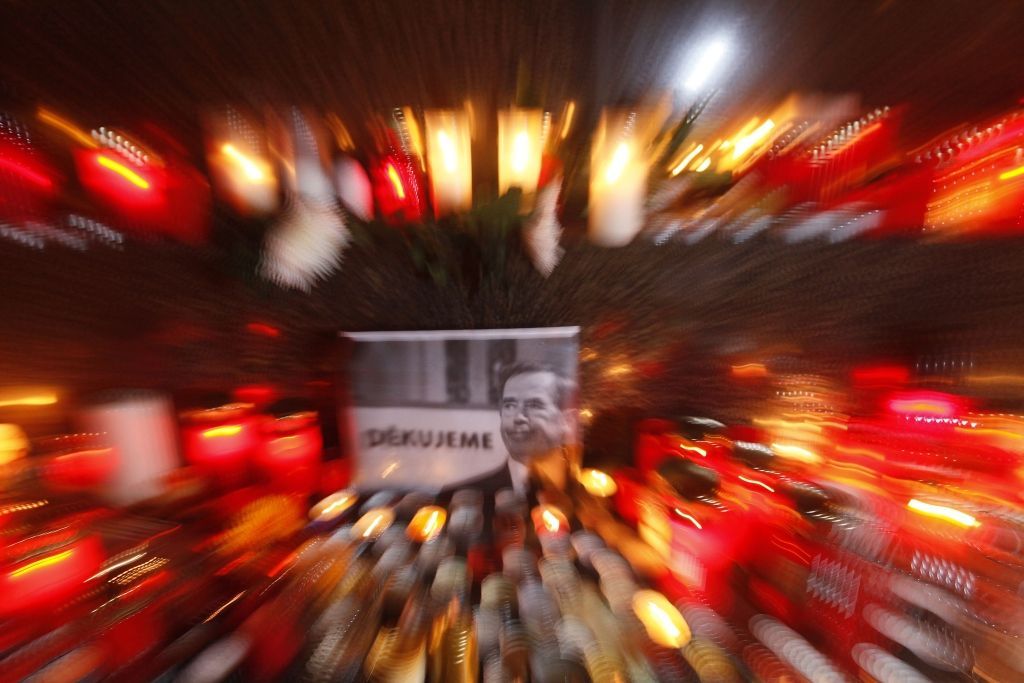 Zemřel Václav Havel, lidé si ho připomněli na Václavském náměstí