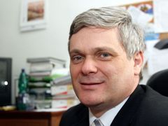 Ministr Vlastimil Tlustý připravuje prodej balíku akcií ČEZ