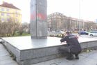 Pomalovaná socha maršála Koněva v Praze 6.