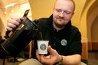 Starbucks v Česku uspěl, nesmí být spojován s kouřením