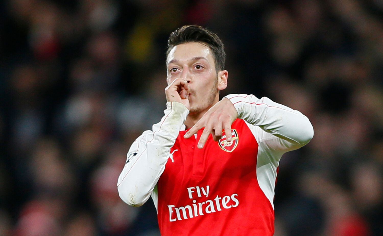 LM, Arsenal-Dinamo Záhřeb: Mesut Özil slaví gól na 1:0