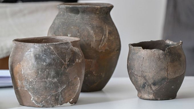 Slovanská keramika z archeologického naleziště Pohansko u Břeclavi.